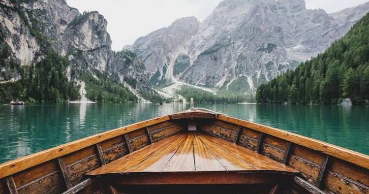 Person on mountain viewpoint — road trip and travel adventure for Dutch citizens driving in the US